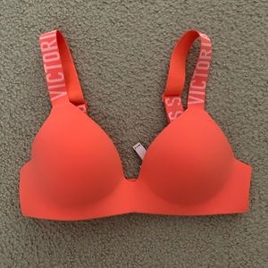 NEW Victoria’s Secret Logo Bra